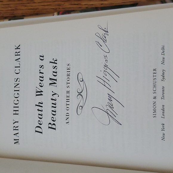 Autographed Mary Higgens Clark Book Death Wears A Beauty Mask - Picture 2 of 7